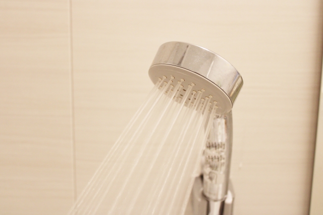 トレーラーハウスの給湯器はどう選ぶ？種類と接続の注意点を解説
